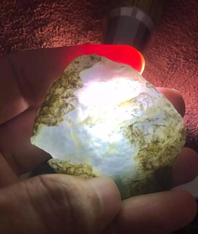 关于翡翠原石的杠味的信息-第3张图片-翡翠网 关于翡翠原石的杠味的信息-第3张图片-翡翠网