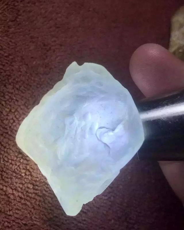 关于翡翠原石的杠味的信息-第4张图片-翡翠网 关于翡翠原石的杠味的信息-第4张图片-翡翠网