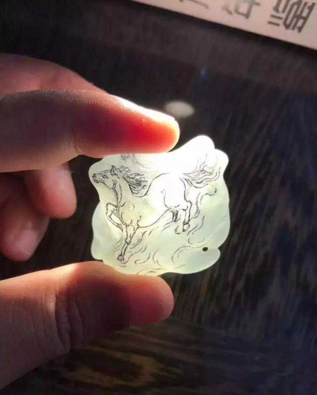 关于翡翠原石的杠味的信息-第6张图片-翡翠网 关于翡翠原石的杠味的信息-第6张图片-翡翠网