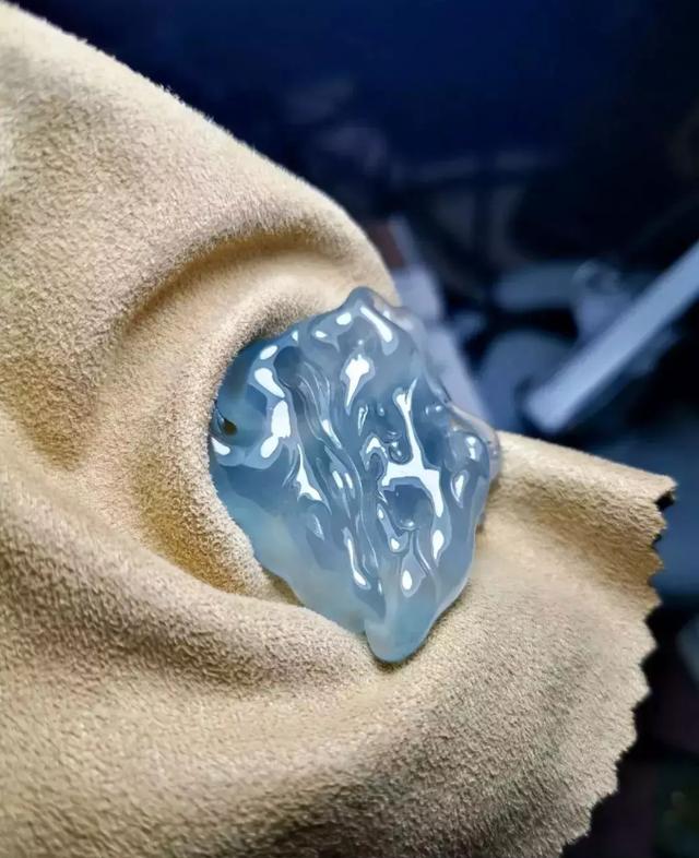 关于翡翠原石的杠味的信息-第8张图片-翡翠网 关于翡翠原石的杠味的信息-第8张图片-翡翠网