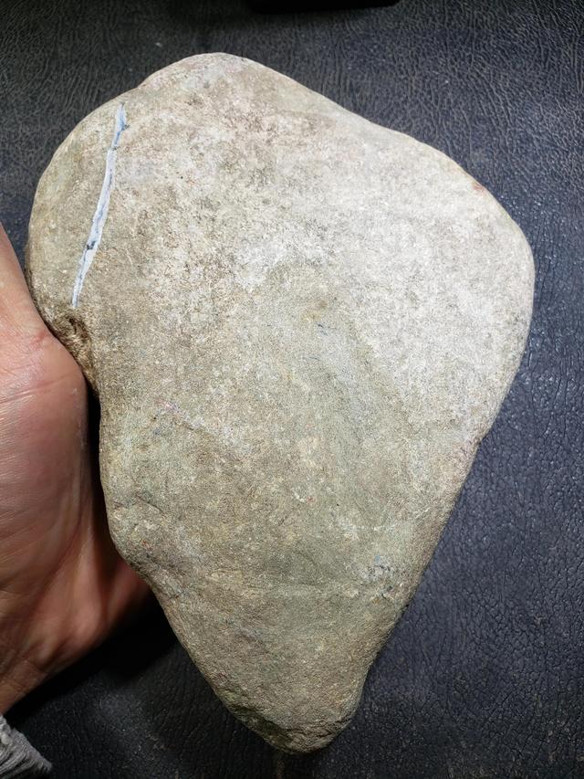 白灰皮翡翠原石特性的简单介绍-第10张图片-翡翠网 白灰皮翡翠原石特性的简单介绍-第10张图片-翡翠网