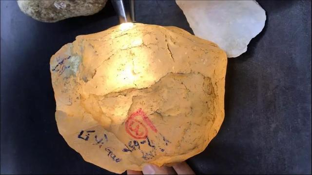 翡翠冰糯价格,糯冰翡翠有收藏价值吗-第11张图片-翡翠网 翡翠冰糯价格,糯冰翡翠有收藏价值吗-第11张图片-翡翠网