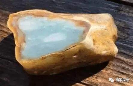 买翡翠原石去哪加工大马坎翡翠原石多少钱-第2张图片-翡翠网 买翡翠原石去哪加工大马坎翡翠原石多少钱-第2张图片-翡翠网