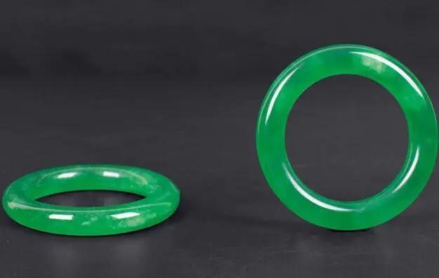 翡翠冰种帝王绿价格帝王绿翡翠手镯价格多少-第3张图片-翡翠网 翡翠冰种帝王绿价格帝王绿翡翠手镯价格多少-第3张图片-翡翠网