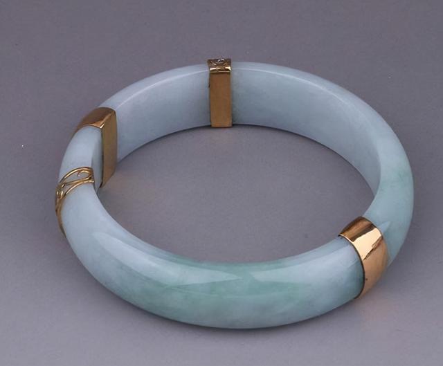 左戴玉镯子右手金镯子翡翠金手镯好不好-第3张图片-翡翠网 左戴玉镯子右手金镯子翡翠金手镯好不好-第3张图片-翡翠网