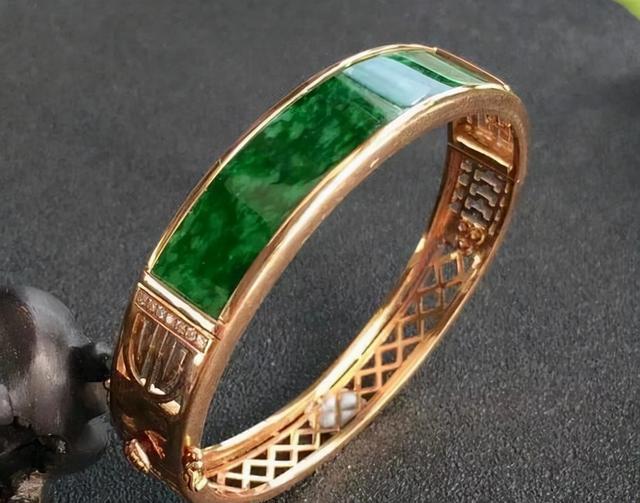 左戴玉镯子右手金镯子翡翠金手镯好不好-第5张图片-翡翠网 左戴玉镯子右手金镯子翡翠金手镯好不好-第5张图片-翡翠网