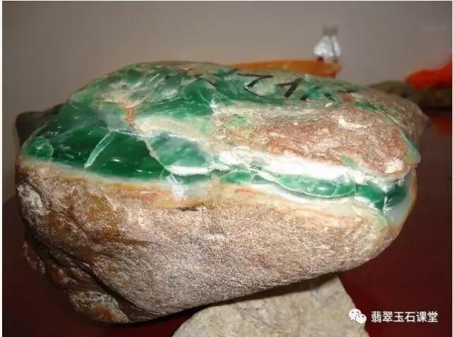 云南翡翠专业知识大全最新翡翠颈链镶嵌图片-第5张图片-翡翠网 云南翡翠专业知识大全最新翡翠颈链镶嵌图片-第5张图片-翡翠网