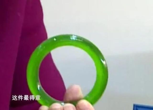 湘潭周六福翡翠手镯在周六福买玉手镯好吗-第2张图片-翡翠网 湘潭周六福翡翠手镯在周六福买玉手镯好吗-第2张图片-翡翠网