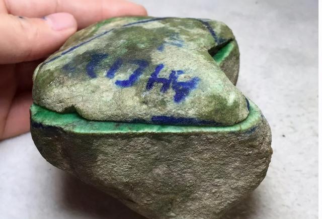 灰色翡翠玉手镯图片翡翠手镯看上去是灰色是真的吗-第15张图片-翡翠网 灰色翡翠玉手镯图片翡翠手镯看上去是灰色是真的吗-第15张图片-翡翠网