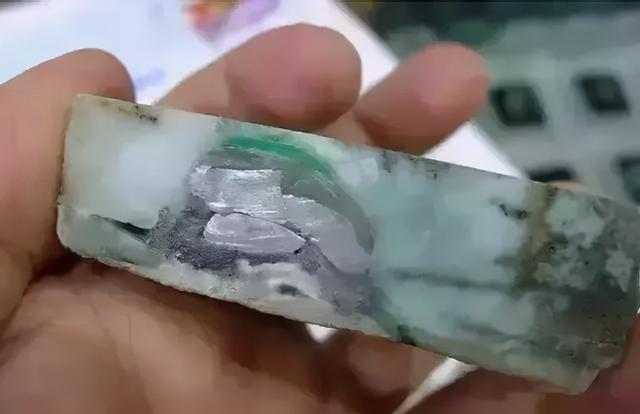 灰色翡翠玉手镯图片翡翠手镯看上去是灰色是真的吗-第17张图片-翡翠网 灰色翡翠玉手镯图片翡翠手镯看上去是灰色是真的吗-第17张图片-翡翠网