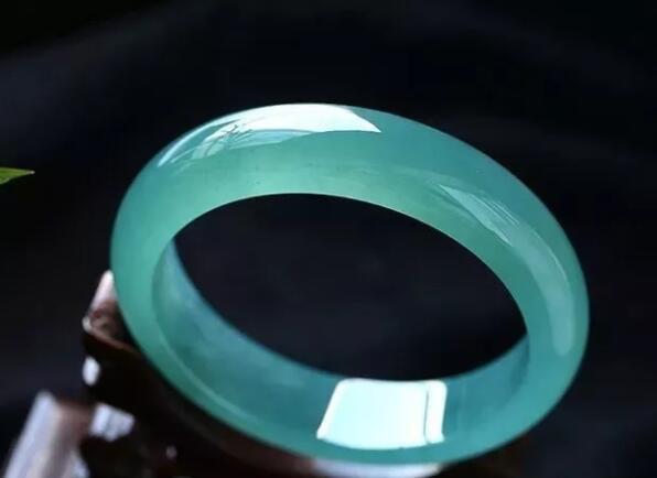 油青翡翠原石油青种翡翠原石如何鉴别-第5张图片-翡翠网 油青翡翠原石油青种翡翠原石如何鉴别-第5张图片-翡翠网