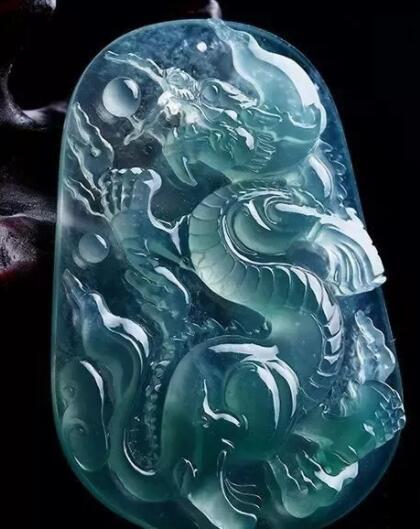 油青翡翠原石油青种翡翠原石如何鉴别-第6张图片-翡翠网 油青翡翠原石油青种翡翠原石如何鉴别-第6张图片-翡翠网