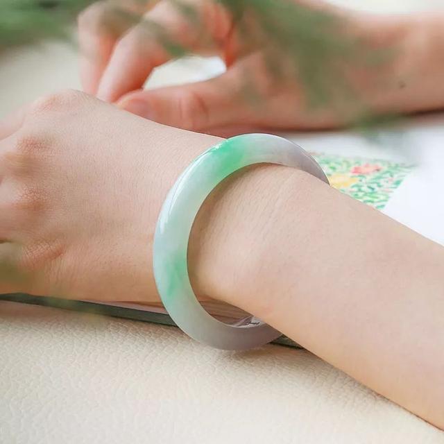 翡翠手镯广告词赞美翡翠手镯的广告语-第7张图片-翡翠网 翡翠手镯广告词赞美翡翠手镯的广告语-第7张图片-翡翠网