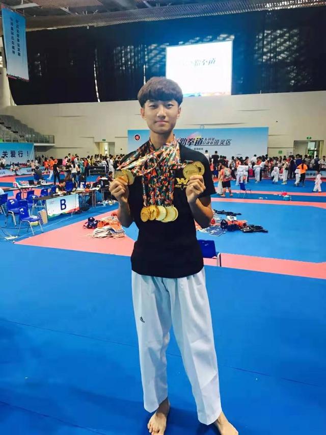 抖音奇妙夜2019郭俊辰抖音奇妙夜2019-第3张图片-翡翠网 抖音奇妙夜2019郭俊辰抖音奇妙夜2019-第3张图片-翡翠网