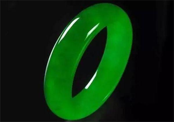 百万翡翠原石开窗翡翠原石怎么打磨抛光-第7张图片-翡翠网 百万翡翠原石开窗翡翠原石怎么打磨抛光-第7张图片-翡翠网