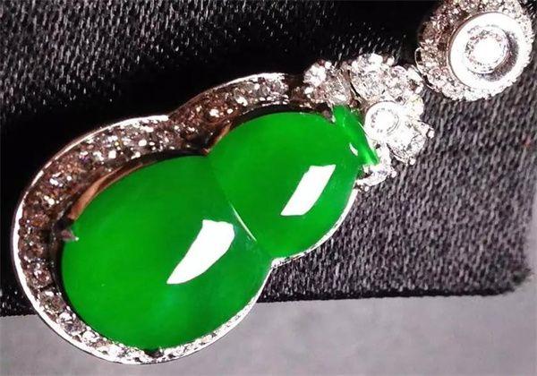 百万翡翠原石开窗翡翠原石怎么打磨抛光-第10张图片-翡翠网 百万翡翠原石开窗翡翠原石怎么打磨抛光-第10张图片-翡翠网