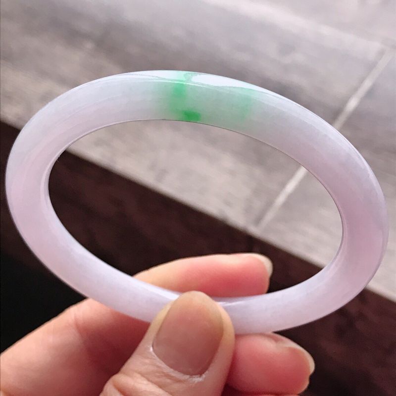 有裂纹的翡翠能做手镯吗新买的玉镯有明显裂纹-第1张图片-翡翠网 有裂纹的翡翠能做手镯吗新买的玉镯有明显裂纹-第1张图片-翡翠网