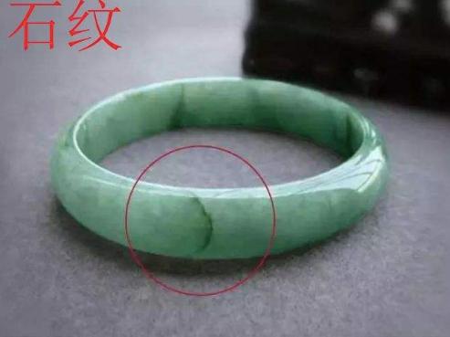 有裂纹的翡翠能做手镯吗新买的玉镯有明显裂纹-第2张图片-翡翠网 有裂纹的翡翠能做手镯吗新买的玉镯有明显裂纹-第2张图片-翡翠网