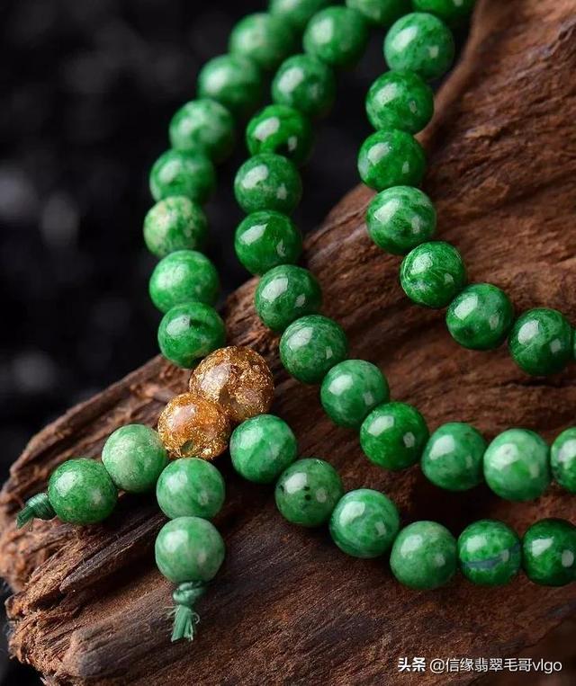 翡翠原石带状白棉冰种翡翠原石-第6张图片-翡翠网 翡翠原石带状白棉冰种翡翠原石-第6张图片-翡翠网