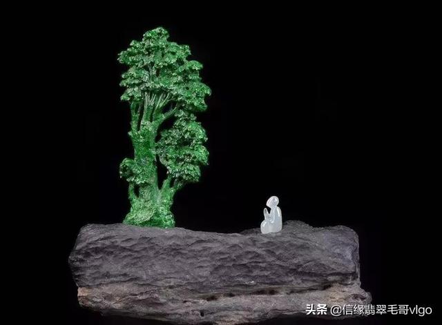 翡翠原石带状白棉冰种翡翠原石-第11张图片-翡翠网 翡翠原石带状白棉冰种翡翠原石-第11张图片-翡翠网