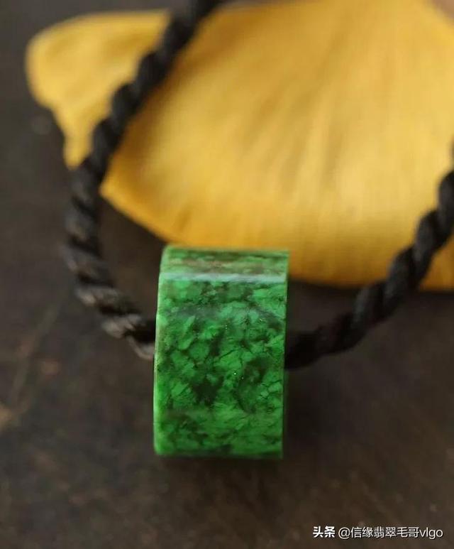 翡翠原石带状白棉冰种翡翠原石-第18张图片-翡翠网 翡翠原石带状白棉冰种翡翠原石-第18张图片-翡翠网