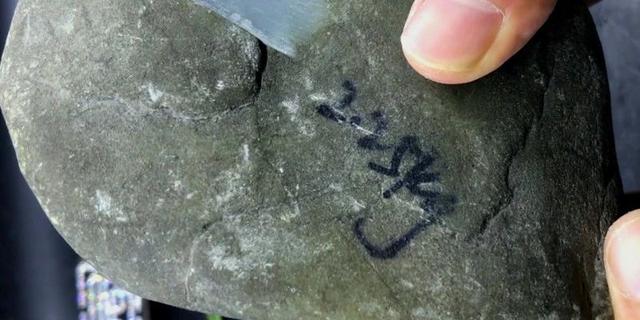 2万的翡翠手镯翡翠玉佛手镯-第2张图片-翡翠网 2万的翡翠手镯翡翠玉佛手镯-第2张图片-翡翠网