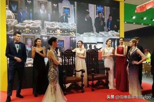 各种飘花翡翠手镯的价格的简单介绍-第2张图片-翡翠网 各种飘花翡翠手镯的价格的简单介绍-第2张图片-翡翠网