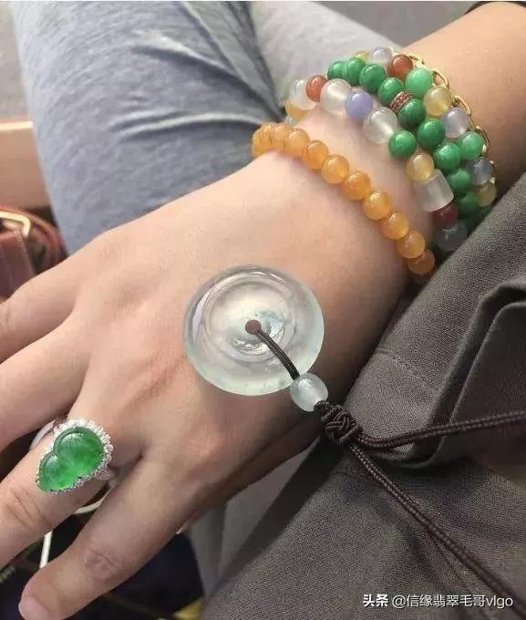 各种飘花翡翠手镯的价格的简单介绍-第19张图片-翡翠网 各种飘花翡翠手镯的价格的简单介绍-第19张图片-翡翠网