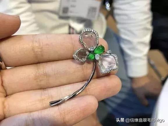 各种飘花翡翠手镯的价格的简单介绍-第23张图片-翡翠网 各种飘花翡翠手镯的价格的简单介绍-第23张图片-翡翠网