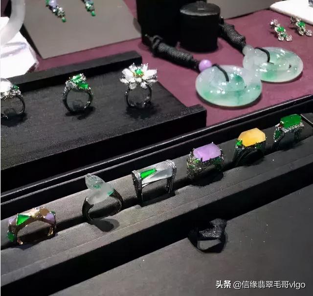 各种飘花翡翠手镯的价格的简单介绍-第24张图片-翡翠网 各种飘花翡翠手镯的价格的简单介绍-第24张图片-翡翠网