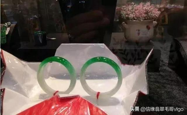 各种飘花翡翠手镯的价格的简单介绍-第30张图片-翡翠网 各种飘花翡翠手镯的价格的简单介绍-第30张图片-翡翠网