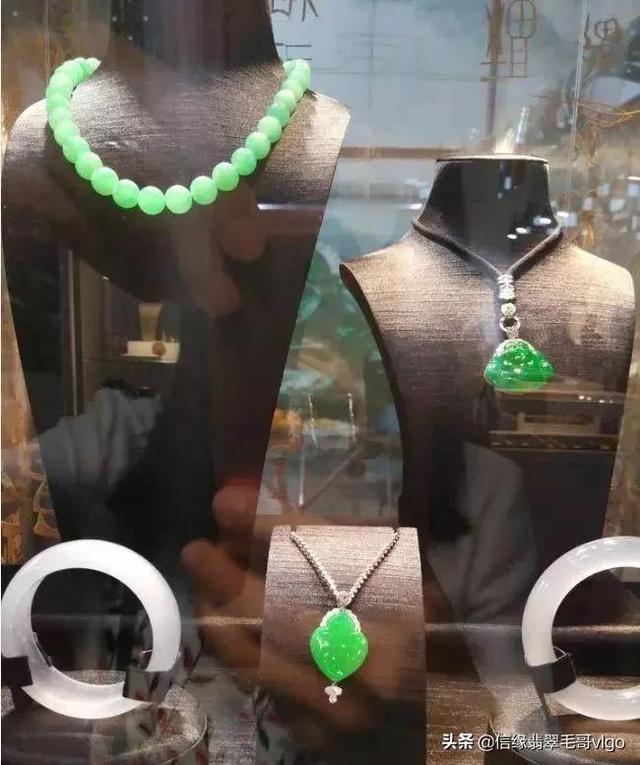 各种飘花翡翠手镯的价格的简单介绍-第32张图片-翡翠网 各种飘花翡翠手镯的价格的简单介绍-第32张图片-翡翠网