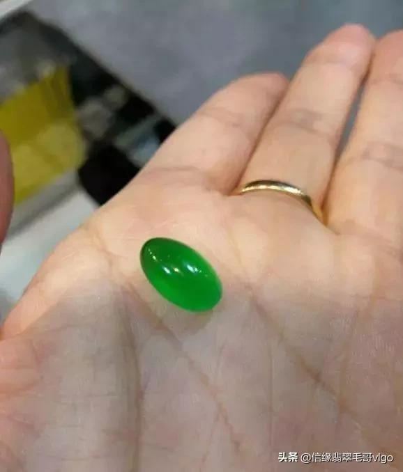 各种飘花翡翠手镯的价格的简单介绍-第42张图片-翡翠网 各种飘花翡翠手镯的价格的简单介绍-第42张图片-翡翠网