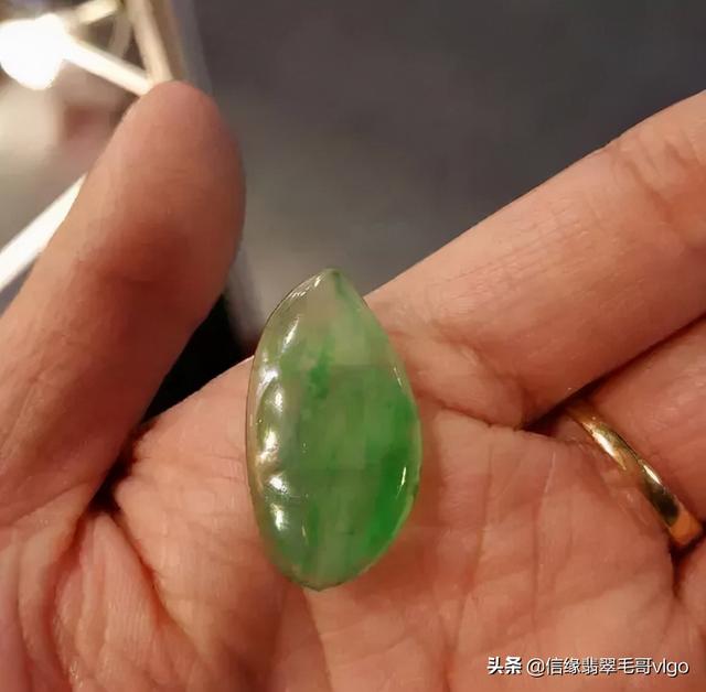 各种飘花翡翠手镯的价格的简单介绍-第45张图片-翡翠网 各种飘花翡翠手镯的价格的简单介绍-第45张图片-翡翠网