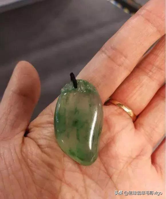 各种飘花翡翠手镯的价格的简单介绍-第47张图片-翡翠网 各种飘花翡翠手镯的价格的简单介绍-第47张图片-翡翠网