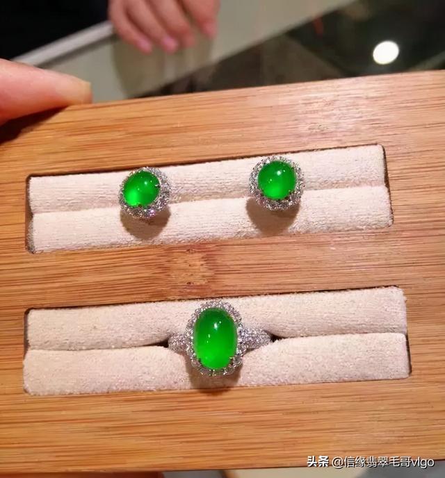 各种飘花翡翠手镯的价格的简单介绍-第49张图片-翡翠网 各种飘花翡翠手镯的价格的简单介绍-第49张图片-翡翠网