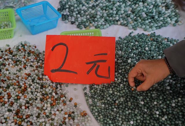 缅甸翡翠市场价格,1万的翡翠手镯大概什么样-第11张图片-翡翠网 缅甸翡翠市场价格,1万的翡翠手镯大概什么样-第11张图片-翡翠网