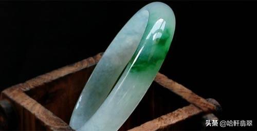 翡翠手镯有裂纹能戴吗,翡翠裂纹价格表-第7张图片-翡翠网 翡翠手镯有裂纹能戴吗,翡翠裂纹价格表-第7张图片-翡翠网