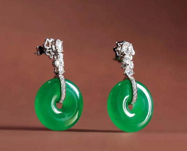 蓝钢翡翠知识,玻璃种起蓝钢-第2张图片-翡翠网 蓝钢翡翠知识,玻璃种起蓝钢-第2张图片-翡翠网