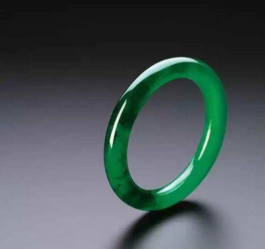 关于万元翡翠手镯有石纹吗的信息-第4张图片-翡翠网 关于万元翡翠手镯有石纹吗的信息-第4张图片-翡翠网