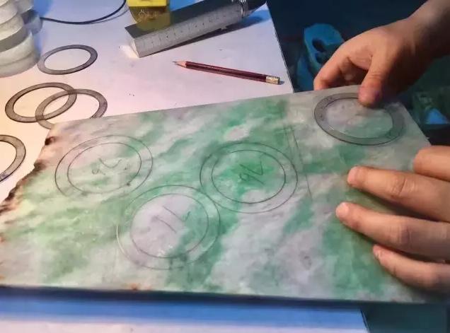 关于万元翡翠手镯有石纹吗的信息-第8张图片-翡翠网 关于万元翡翠手镯有石纹吗的信息-第8张图片-翡翠网