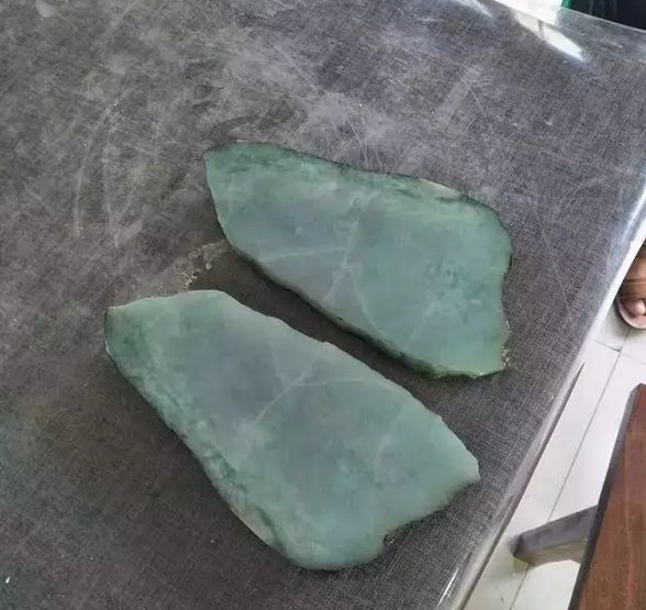 手工切割大理石妙招切割翡翠原石视频-第2张图片-翡翠网 手工切割大理石妙招切割翡翠原石视频-第2张图片-翡翠网