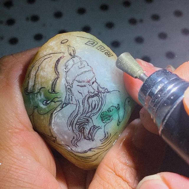 翡翠关公的佩戴忌讳翡翠关公价格-第3张图片-翡翠网 翡翠关公的佩戴忌讳翡翠关公价格-第3张图片-翡翠网