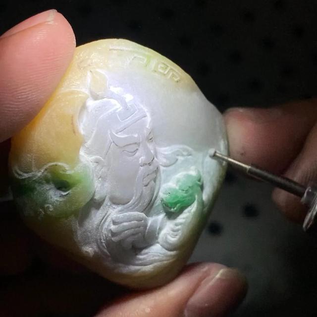 翡翠关公的佩戴忌讳翡翠关公价格-第4张图片-翡翠网 翡翠关公的佩戴忌讳翡翠关公价格-第4张图片-翡翠网