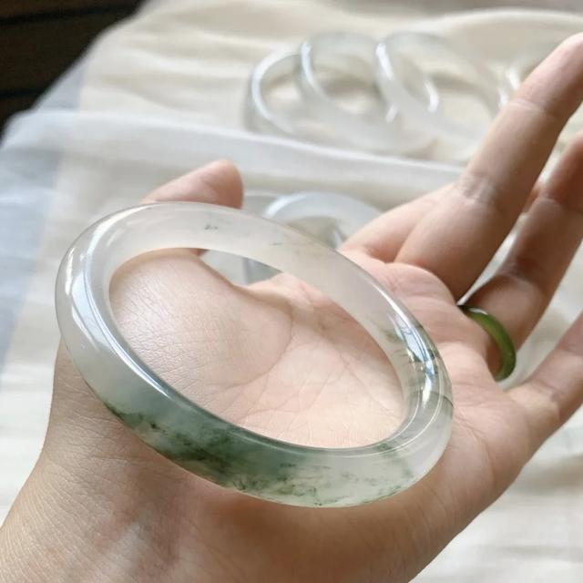 直尺量翡翠手镯圈口翡翠手镯怎么量圈口-第3张图片-翡翠网 直尺量翡翠手镯圈口翡翠手镯怎么量圈口-第3张图片-翡翠网