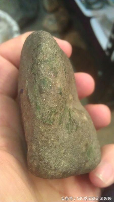 翡翠原石点状松花翡翠松花的知识-第1张图片-翡翠网 翡翠原石点状松花翡翠松花的知识-第1张图片-翡翠网