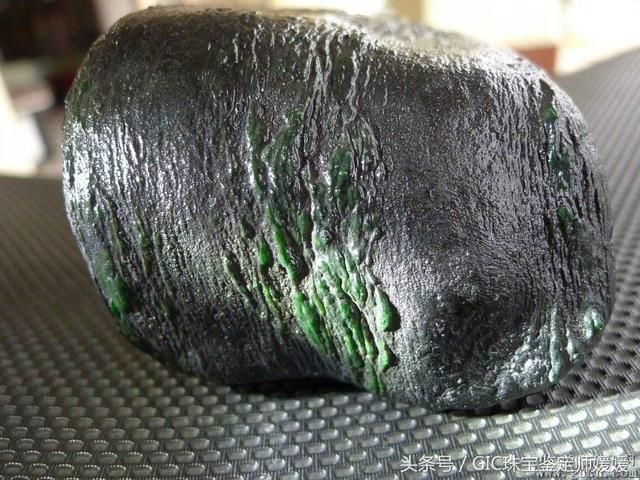 翡翠原石点状松花翡翠松花的知识-第4张图片-翡翠网 翡翠原石点状松花翡翠松花的知识-第4张图片-翡翠网