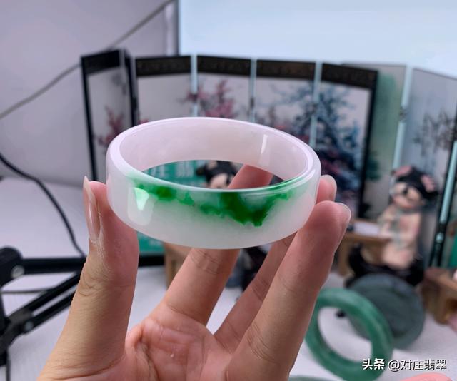 翡翠板料知识朋友圈卖翡翠手镯料骗局-第2张图片-翡翠网 翡翠板料知识朋友圈卖翡翠手镯料骗局-第2张图片-翡翠网