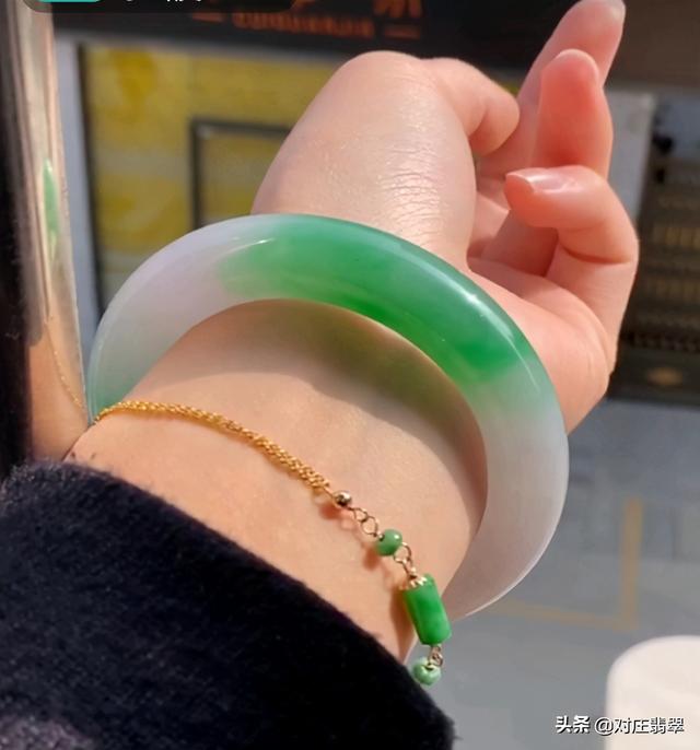 翡翠板料知识朋友圈卖翡翠手镯料骗局-第3张图片-翡翠网 翡翠板料知识朋友圈卖翡翠手镯料骗局-第3张图片-翡翠网