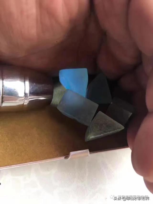 翡翠鉴定知识视频,翡翠的实用鉴别方法-第3张图片-翡翠网 翡翠鉴定知识视频,翡翠的实用鉴别方法-第3张图片-翡翠网